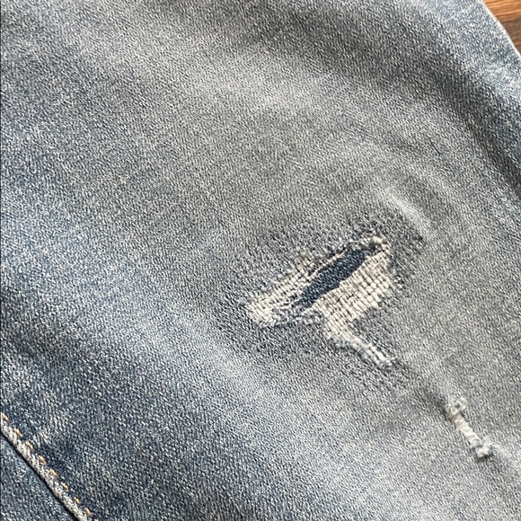 Levi's Women's  724 High rise straight 28x32 Blue ripped Jeans - Picture 6 of 9